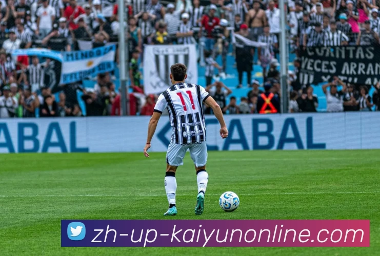 凯尔特人本赛季对50%胜率球队拿到7胜，全联盟仅次于活塞